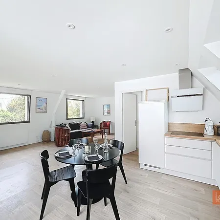 La Terrasse : 1er Etage Proche Амблетёзе