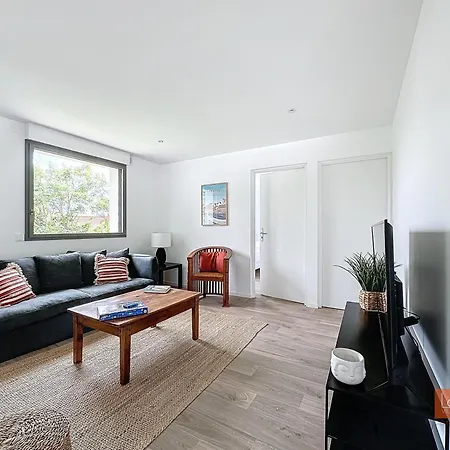 La Terrasse : 1er Etage Proche Апартаменты Амблетёзе